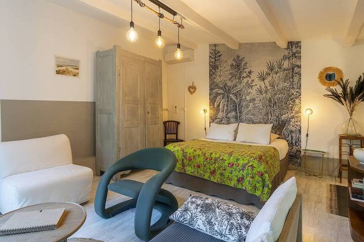 Gîte pour 3 personnes, avec Terrasse ainsi que Jardin et Piscine à Saint-Rémy-de-Provence