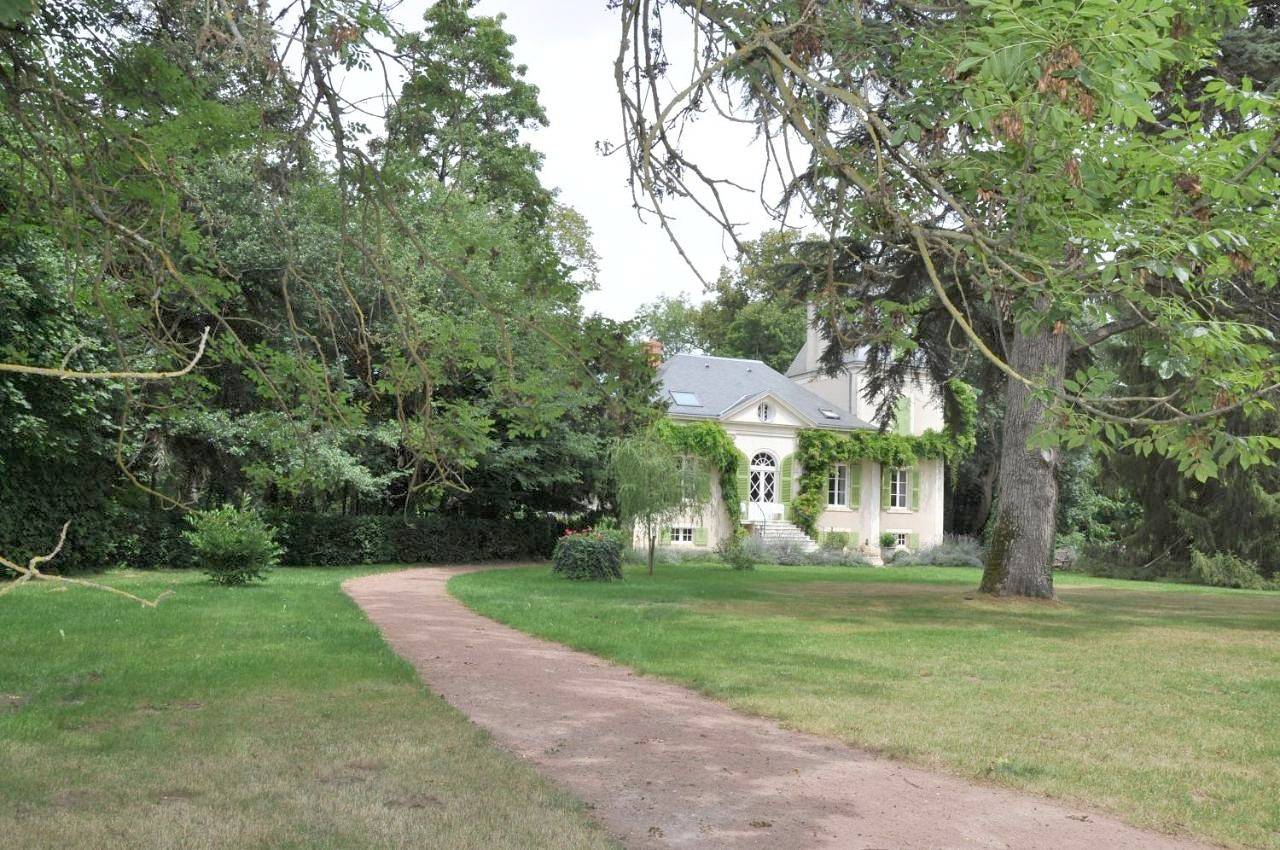 Château de La Villette in Saint-Août, Région de La Châtre
