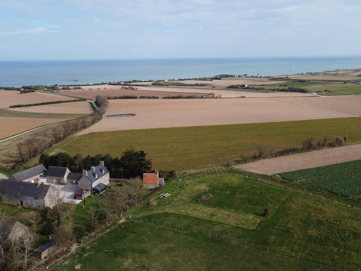 Gîte pour 12 personnes, avec terrasse et jardin à Réville