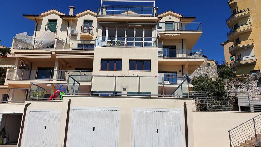 Appartamento per 3 persone, con Terrazza e Giardino nonché Panorama a Manciano