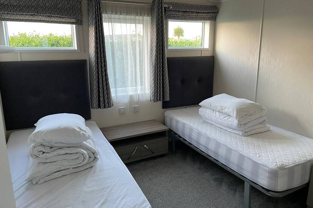 Lovely 6 berth lodge with decking at Lyons Lido Beach, North Wales in Prestatyn, Denbighshire