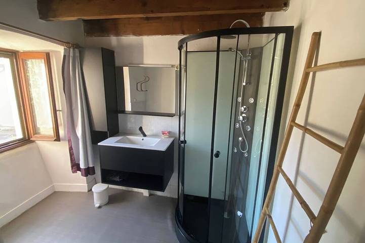 Location de vacances pour 5 personnes, avec balcon et jardin à Saint-Georges-de-Lévéjac - 2