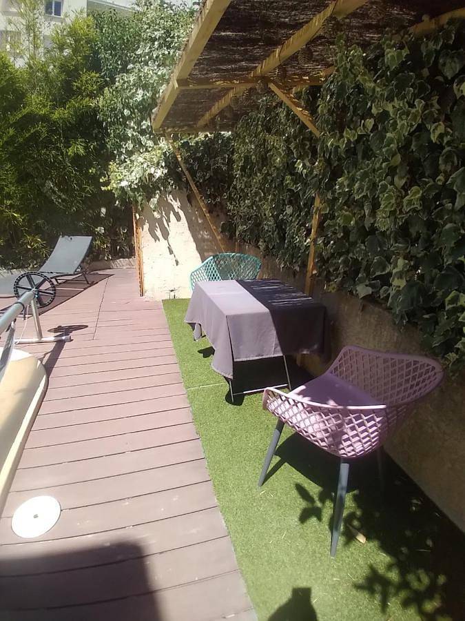 Location de vacances pour 2 personnes, avec vue ainsi que piscine et jardin à Castelnau-le-Lez - 3