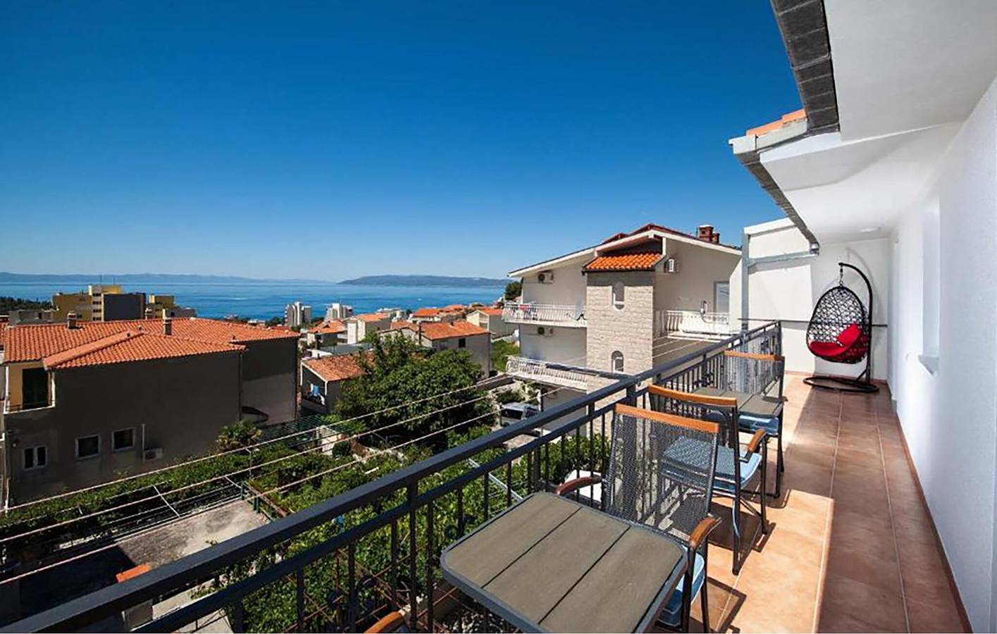 Ganze Ferienwohnung, Ferienwohnung mit Meerblick, Terrasse, WLAN und Parkplatz in Makarska in Makarska, Makarska Riviera