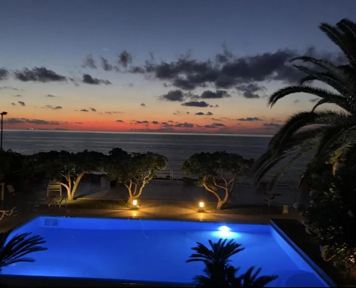 Villa pour 12 personnes, avec terrasse et vue ainsi que piscine et jardin, animaux acceptés - 1