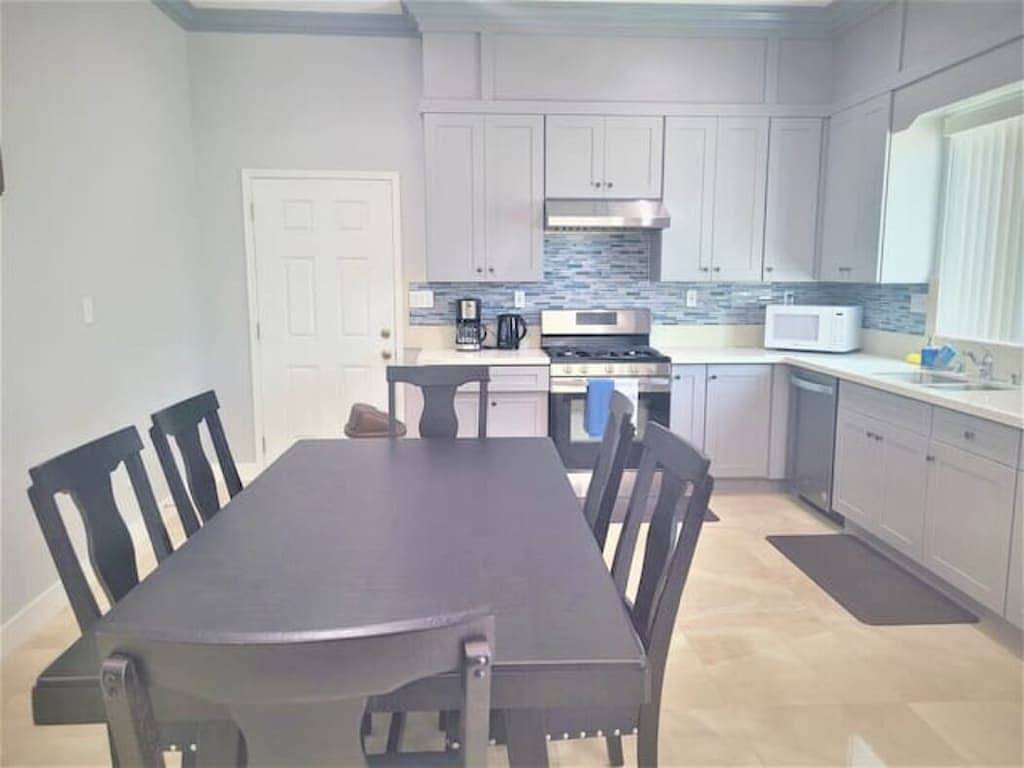 High Ceiling*2-levels Home*5 miles to Disneyland in Garden Grove, Orange County