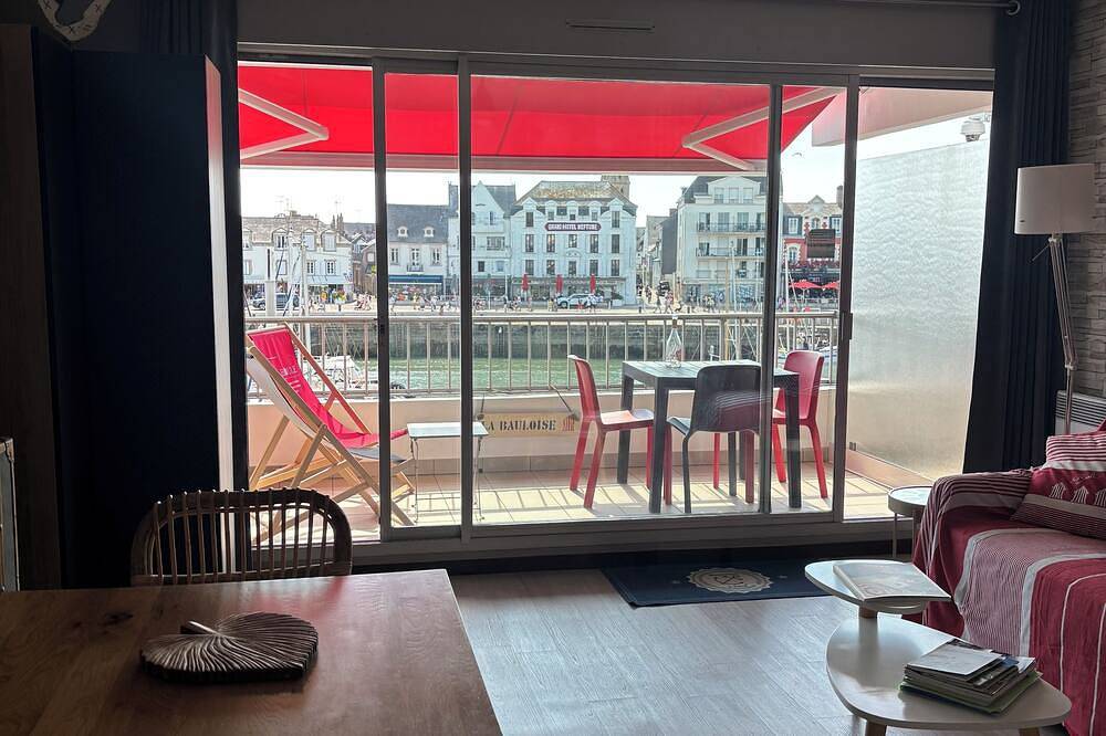 Appartement entier, Studio plein de charme, idéalement placé et exposé sur le port de La Baule . in La Baule-Escoublac, Côte d'Amour