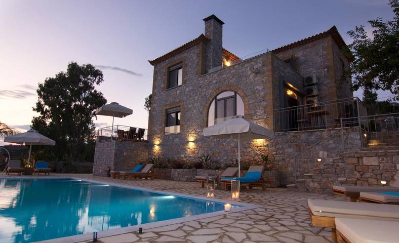 Villa for 2 people, with Balcony and Garden as well as Pool in Stoupa