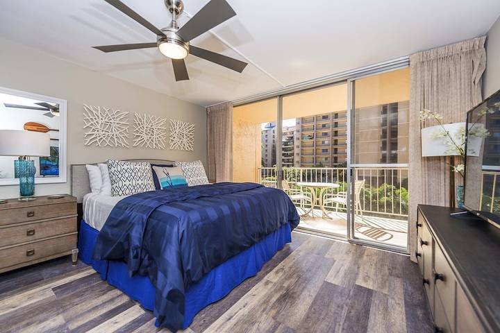 Beach rental for 4 people, with balcony and yard as well as pool on Maui