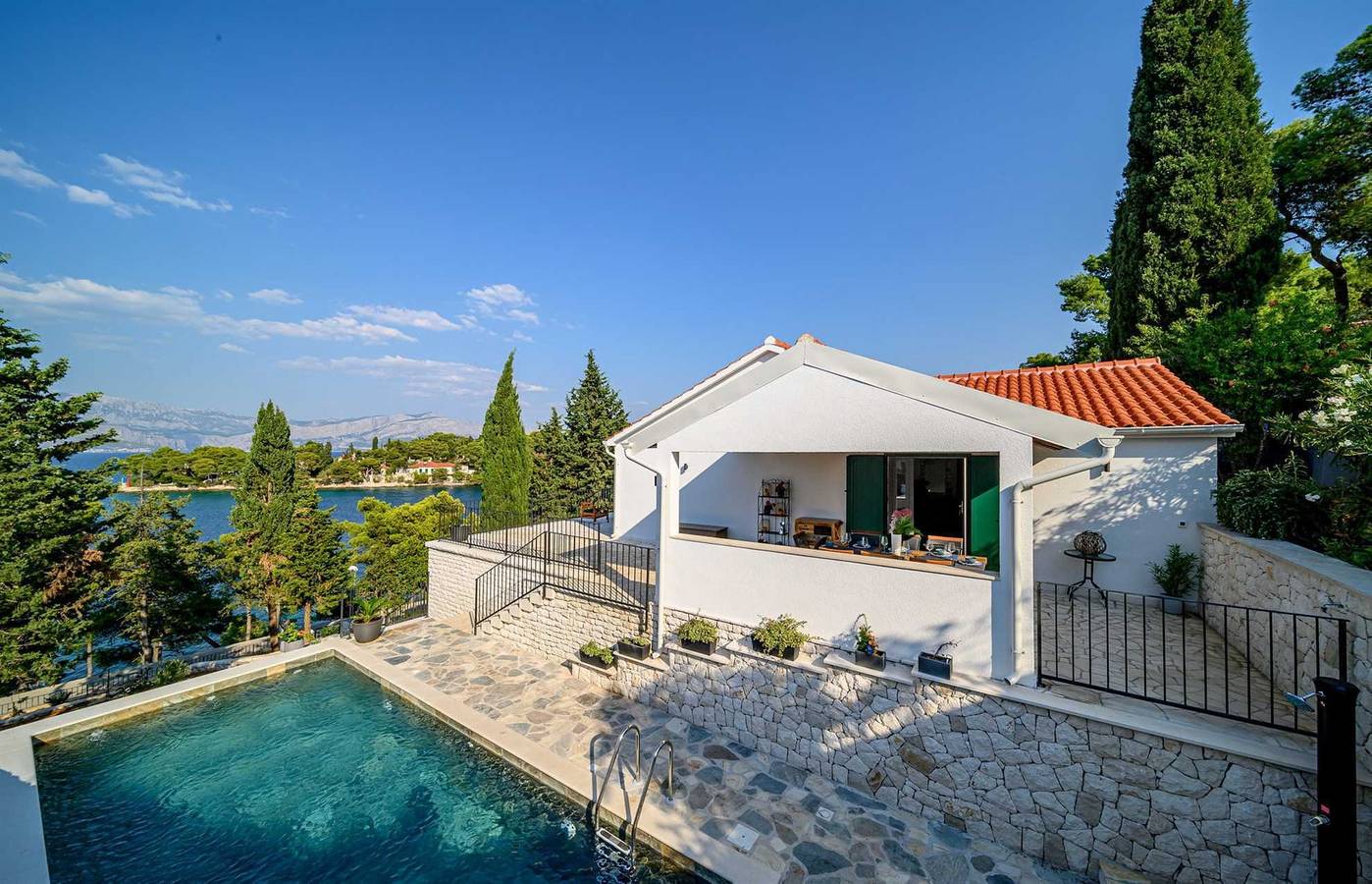 Villa Creativa with Heated Pool in Supetar, Brac
