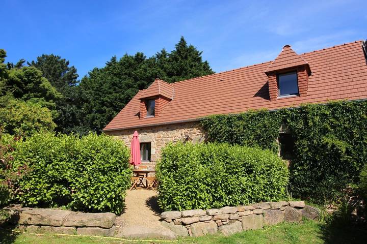 Gîte pour 5 personnes, avec Jardin et Piscine à Pleumeur-Bodou - 2
