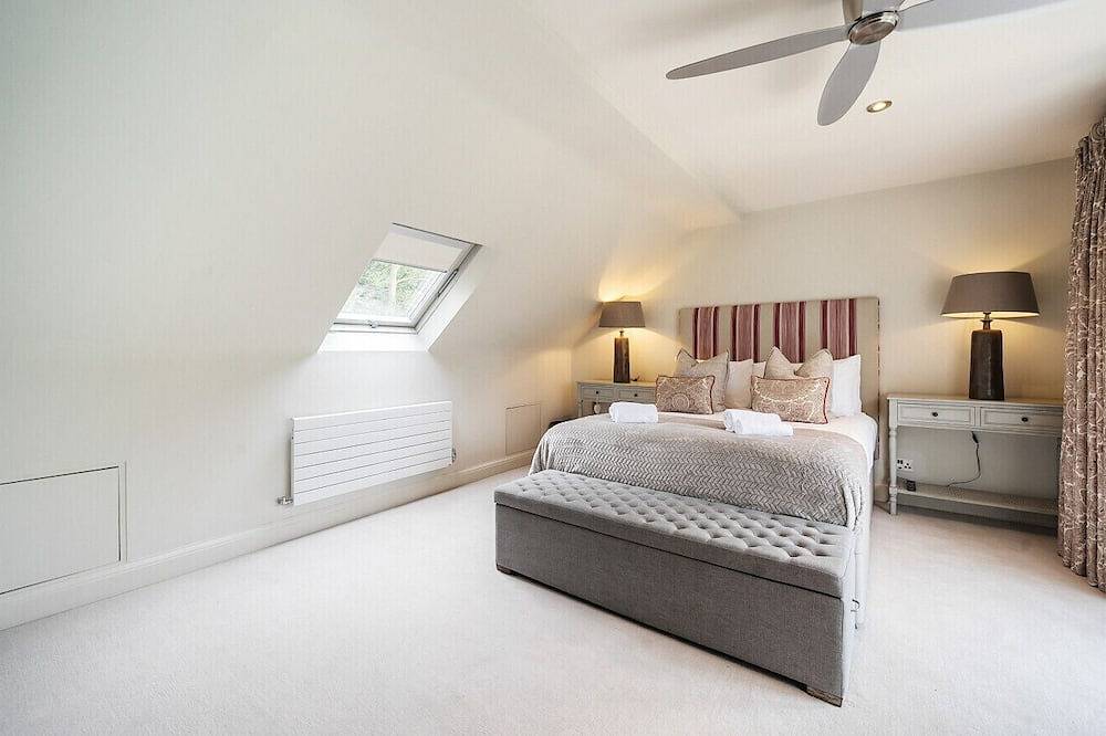 Luxury Countryside Retreat with Pool | Surrey Hills Escape - Pass the Keys in Effingham, Guildford