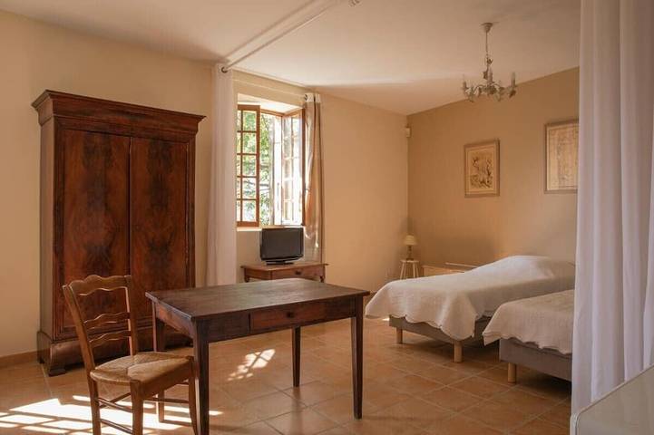 Location de vacances pour 19 personnes, avec jardin, animaux acceptés à La Laupie - 2