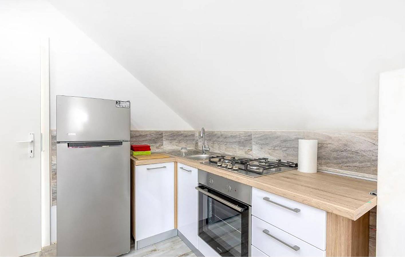 Charmant appartement van 210 m² met zwembad nabij de rivier Novčica in Gospić, Lika-Senj