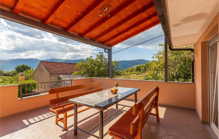 Reizende Ferienwohnung mit Pool und Terrasse, in der Nähe von See und Fluss in Makarska Riviera
