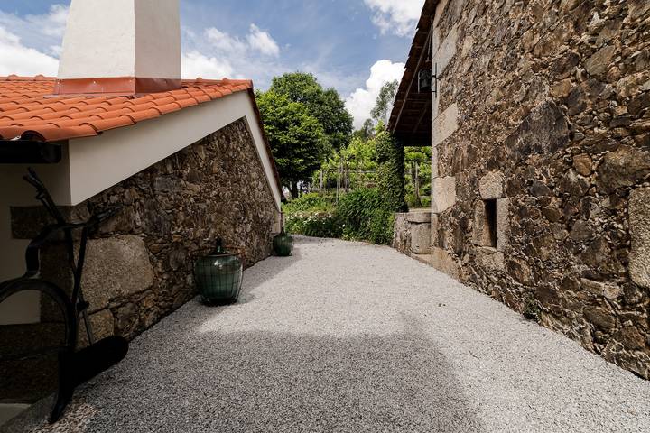 Eira Country House Holiday Home with Mountain View and Pool in Fornelos e Queijada, Viana do Castelo District