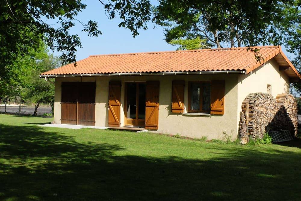 Gemütliches Ferienhäuschen im Grünen mit Terrasse in Mézos, Landes