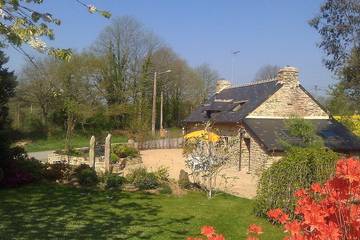 Gîte pour 4 personnes, avec jardin à Rosporden