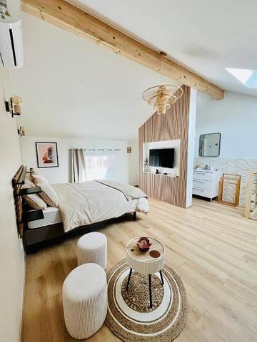 Gîte pour 6 personnes, avec jardin à Surba