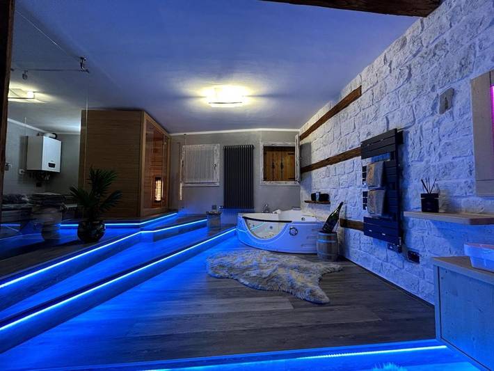 Location de vacances pour 2 personnes, avec jacuzzi ainsi que sauna et terrasse à Enego