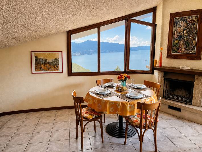 Ferienwohnung für 4 Personen, mit Seeblick und Ausblick sowie Balkon, mit Haustier in Maccagno con Pino e Veddasca - 2
