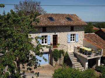 Gîte pour 8 personnes, avec balcon et jardin dans Le Rouget-Pers