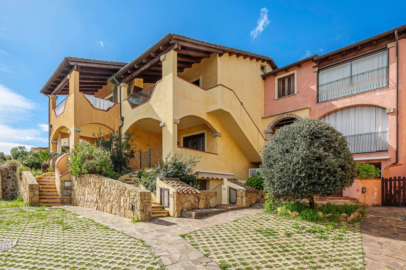 Maison de vacances "Résidence Orizzonti App N 3" avec terrasse privée et A/C in Quinta Spiaggia, Golfo Aranci