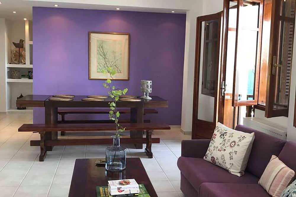 Schöne Villa am Meer buchstäblich nur wenige Schritte vom Strand entfernt! in Xiropigado, Kynouria