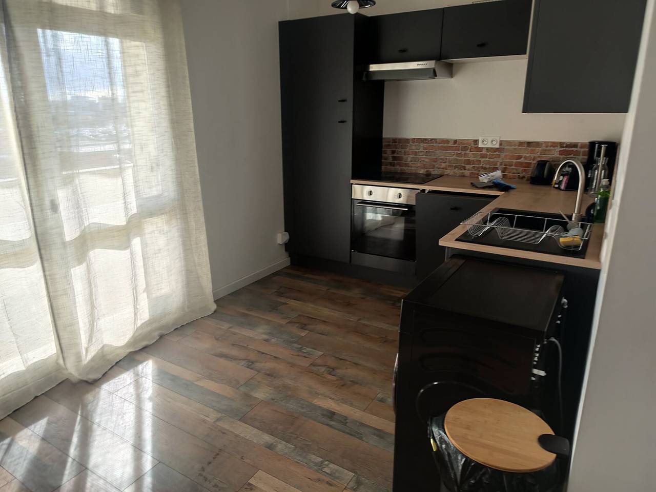 Apartamento entero, Apartamento de 3 dormitorios cerca del Palais con vistas a la montaña, Wi-Fi y aire acondicionado in Valence (Drôme), Región de Valence