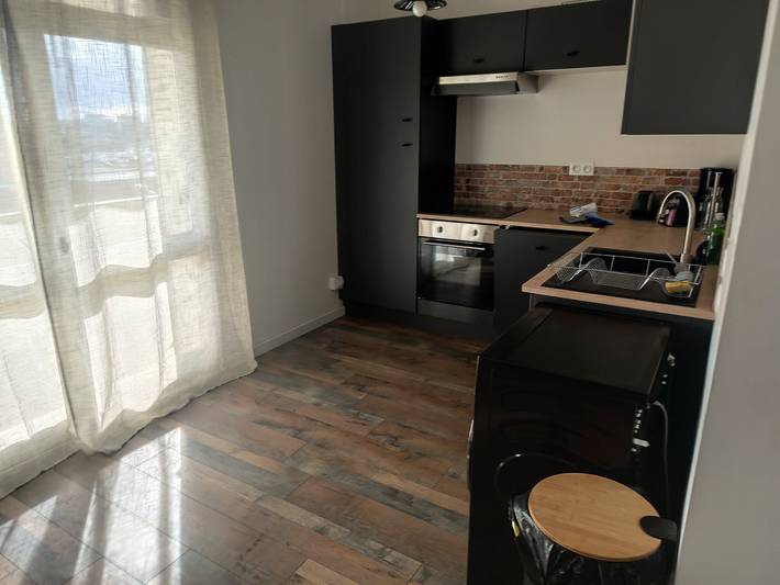 Hel lejlighed, 3-Bedroom Apartment Near Palais with Mountain View, Wi-Fi, and Air Conditioning in Valence, Valence Området