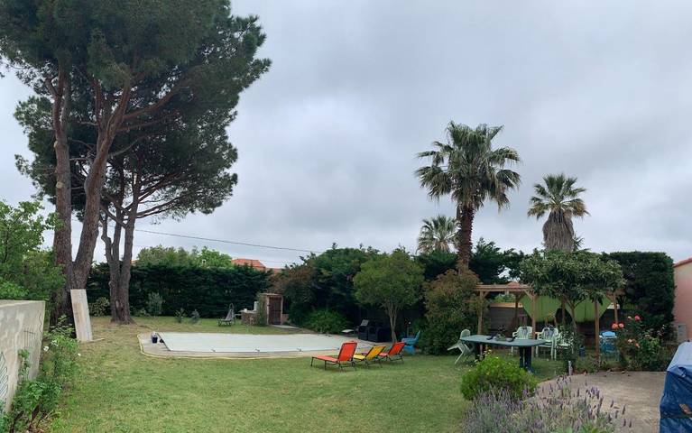 Location de vacances pour 7 personnes, avec Terrasse et Jardin ainsi que Piscine et Vue à Villemolaque - 3