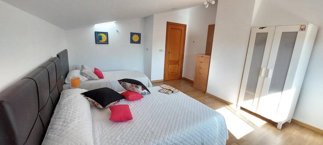 Gîte pour 2 personnes, avec jardin et vue, adapté aux familles à Brión - 2