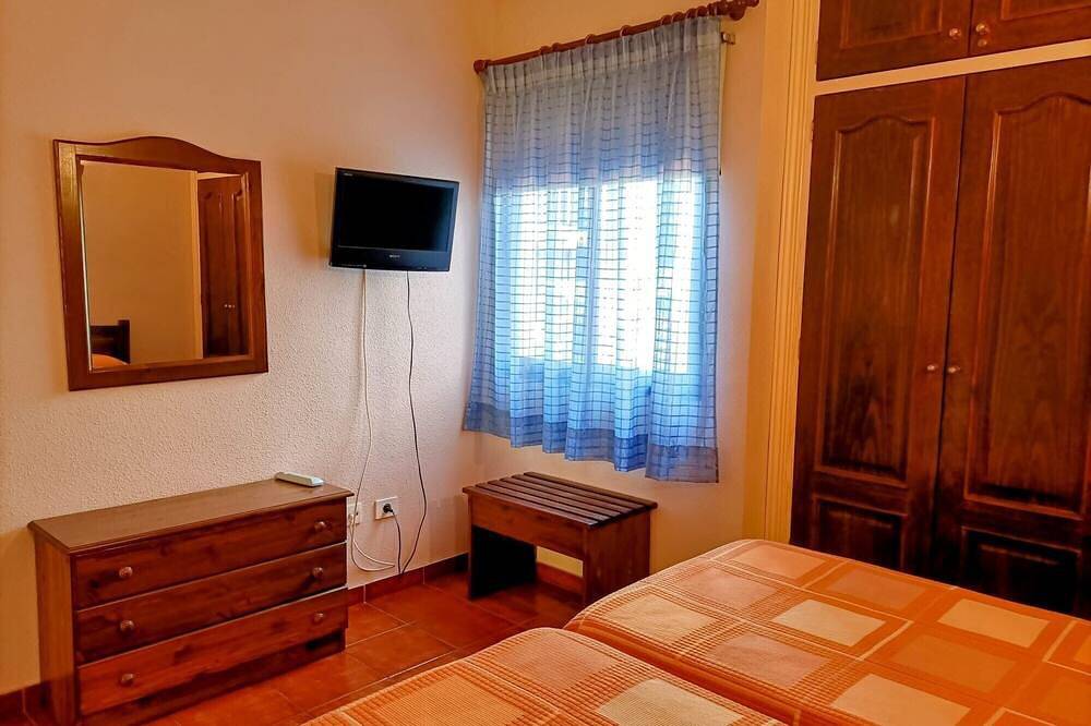 Holiday Home 'Casa La Canela' with Shared Pool, Shared Garden and Wi-Fi in La Trinchera, La Gomera