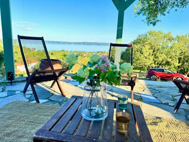 Ferienhaus für 6 Personen, mit Ausblick und Garten sowie Terrasse und Seeblick in Revfülöp
