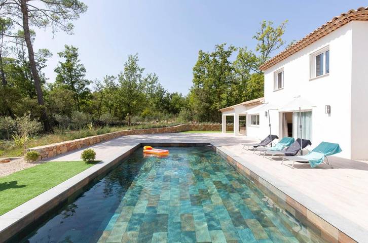 Villa pour 8 personnes, avec piscine et jardin ainsi que jacuzzi et sauna à Seillans