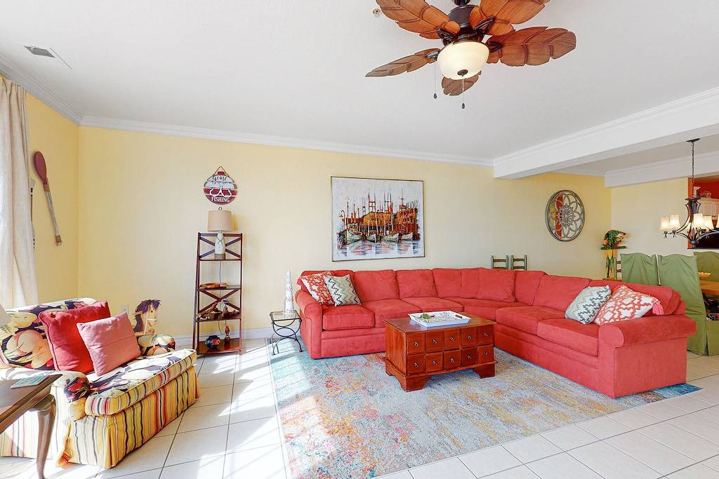 Ganze Wohnung, Ocean View Condo in an Oceanfront Property with Balcony, Wifi & Shared Pool/Gym in Sandbridge Beach, Sandbridge