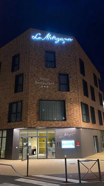 Hôtel pour 2 personnes, avec terrasse à Migennes