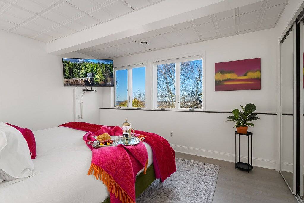 Ganze Wohnung, Romantic Retreat, Hot Tub, Firepit in Syracuse, Onondaga County