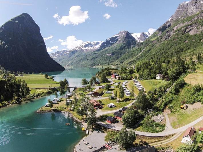 Camping für 5 Personen, mit Balkon und Terrasse sowie Garten und Seeblick in Norwegen