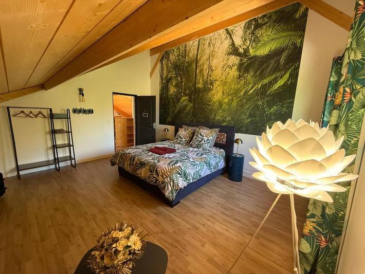 Gîte pour 2 personnes, avec Jacuzzi et Terrasse ainsi que Jardin et Vue dans Chaux-Champagny