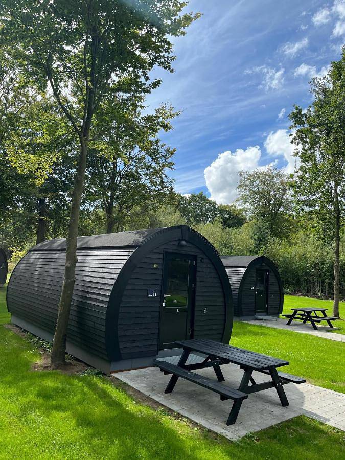 Vakantiepark voor 4 personen, with Terras and Whirlpool as well as Tuin and Kinderzwembad in Zuid-Jutland
