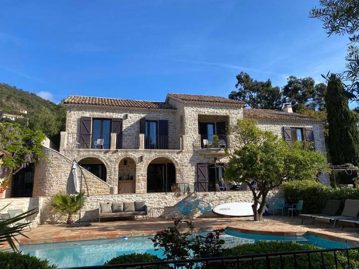 Location de vacances pour 8 personnes, avec terrasse et piscine dans Pramousquier