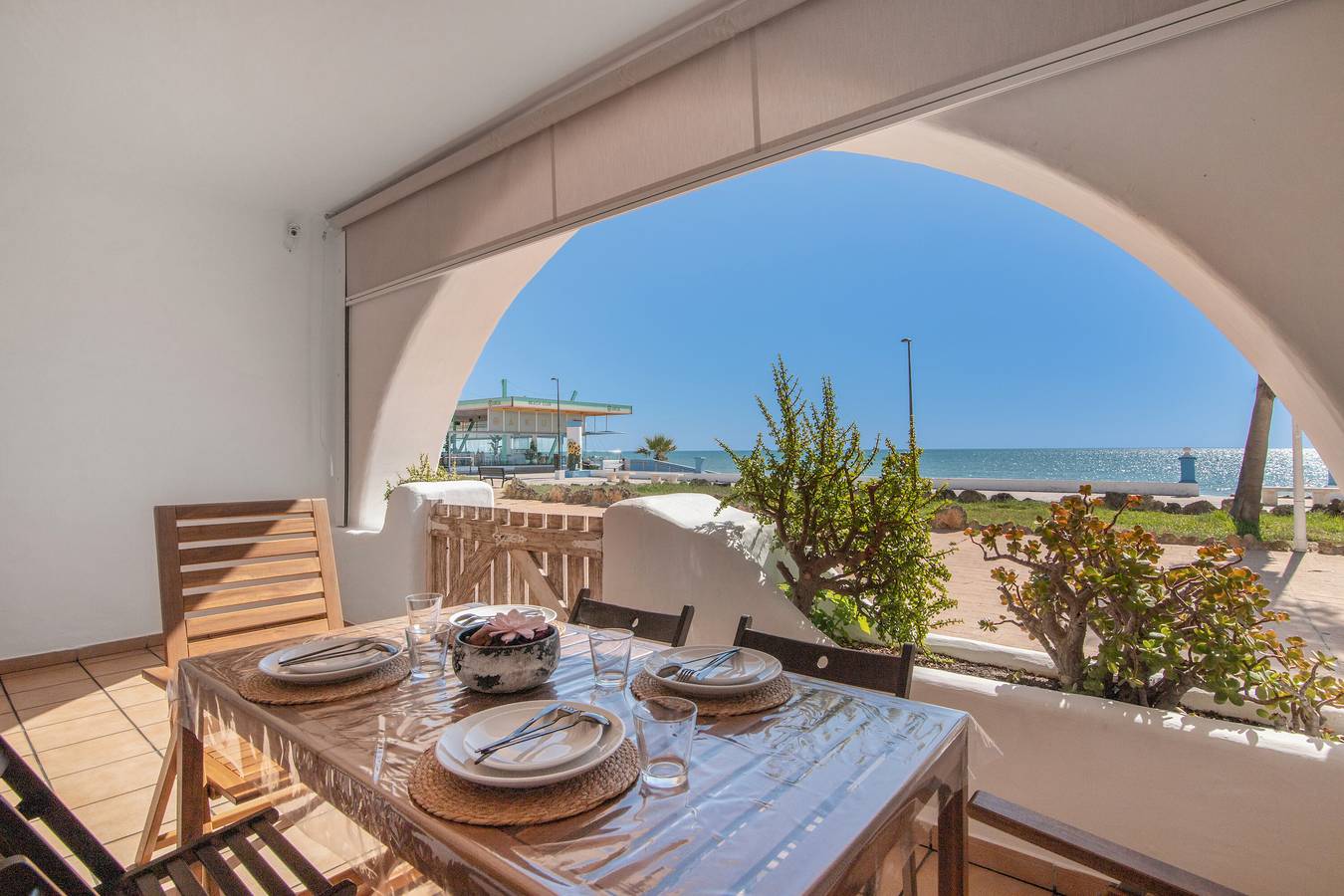 Holiday Home 'Primera Linea En Matalascañas' with Sea View, Wi-Fi and Air Conditioning in Matalascañas, Almonte