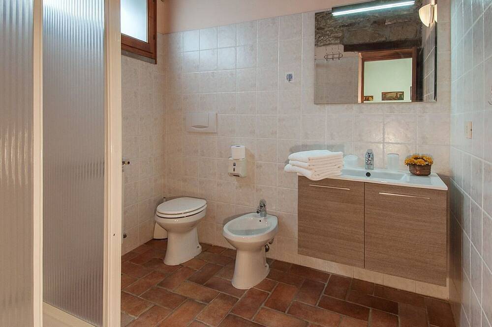 Lindenhaussiedlung mit Gemeinschaftspool in Pratovecchio, Pratovecchio Stia