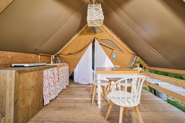 Glamping 'Tenda Safari Vicino Al Mare' con giardino condiviso, Wi-Fi e aria condizionata in Piombino, Costa degli Etruschi
