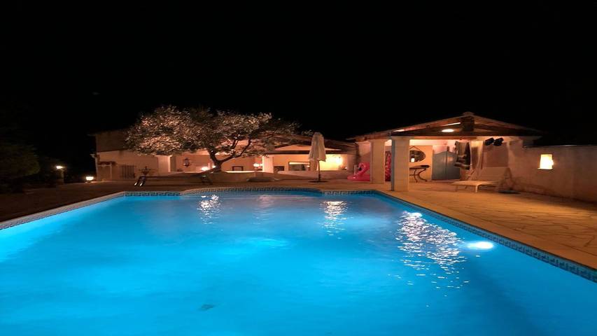 Location de vacances pour 11 personnes, avec piscine et jardin à Draguignan - 2