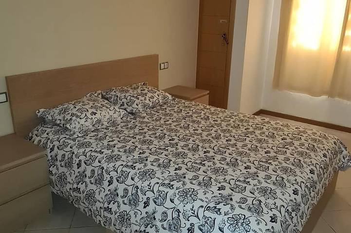 Appartement entier, Appart de 145 m2 vue complexe , bar restaurant, piscines ,mer à  300 m de la mer in Playa Paraíso, Adeje