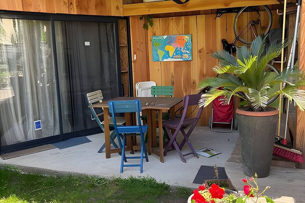 Tiny Home « Logement Bourbon - Corazón de Ardèche » con terraza privada, jardín y Wi-Fi in Lamastre, Parc naturel régional des Monts d'Ardèche