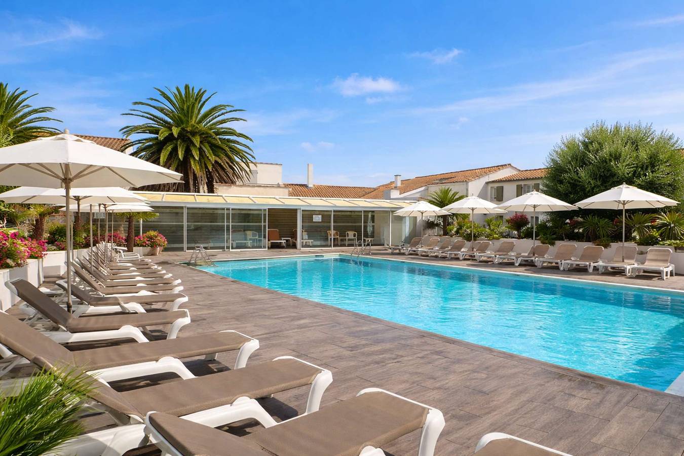 Entire holiday apartment, House in residence close to beaches and shops in La Couarde-sur-Mer, Ile de Re