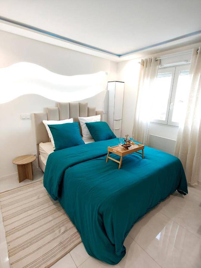 Appartement entier, Studio haut standing climatisé avec parking privé in Bron, Lyon et ses environs